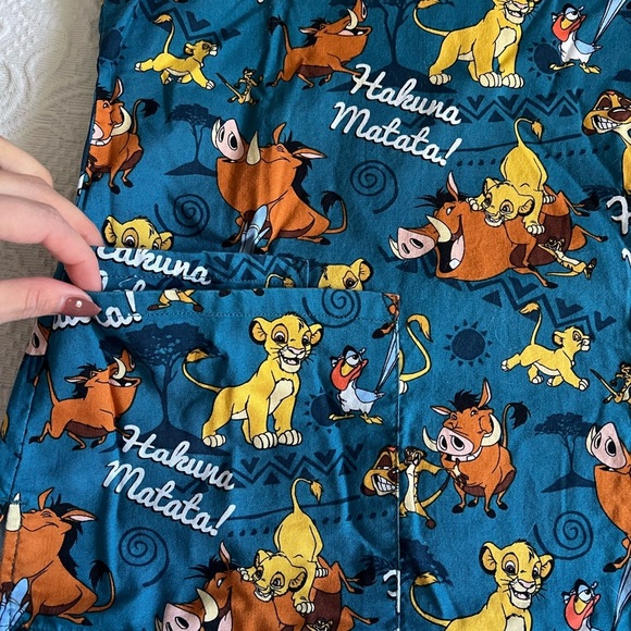 Lion King Scrub Top Size XSmall - Picture 5 of 7